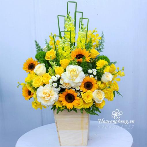 Hộp Hoa Chúc Mừng Khai Trương Rực Rỡ “Nắng Vàng May Mắn”