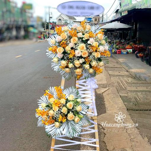 Kệ Hoa Chia Buồn Trang Nghiêm “Bước Qua Thế Giới”