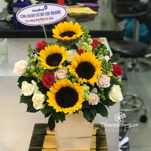 Hộp Hoa Tươi Sinh Nhật Tặng Bạn Thân “Rạng Rỡ Thành Công”