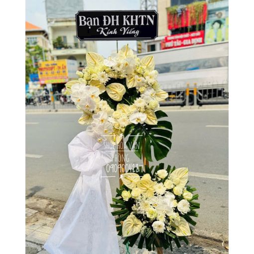 Kệ Hoa Chia Buồn Nhẹ Nhàng Tinh Tế