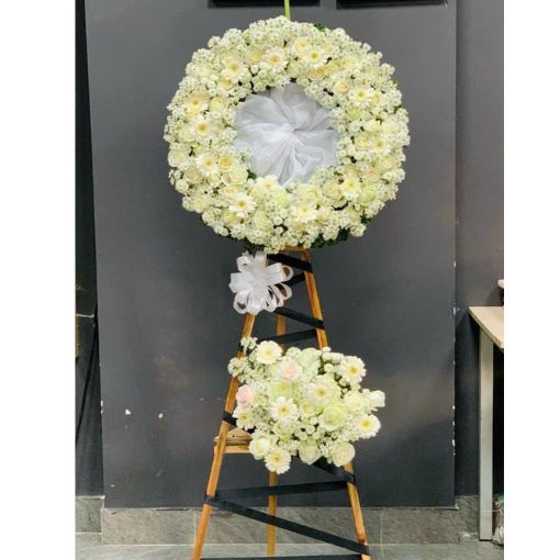 Kệ Hoa Chia Buồn Tĩnh Lặng