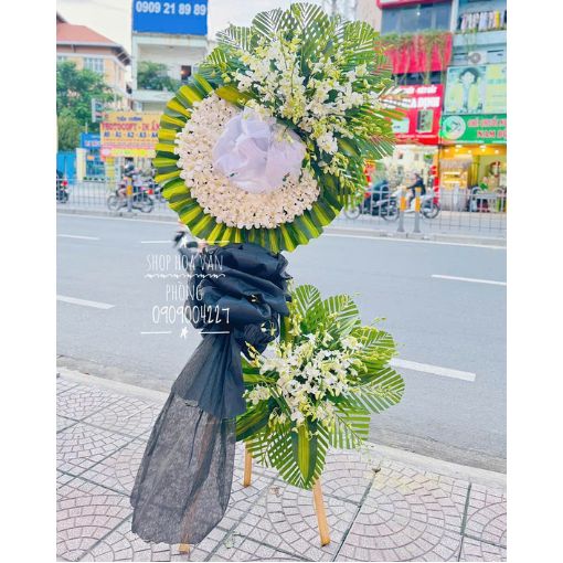 Kệ Hoa Chia Buồn Vòng Hoa Lan Trắng