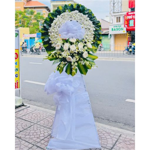 Kệ Hoa Chia Buồn Kiểu Truyền Thống