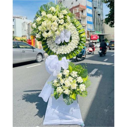 Kệ Hoa Chia Buồn Đóa Hồng Tiễn Anh