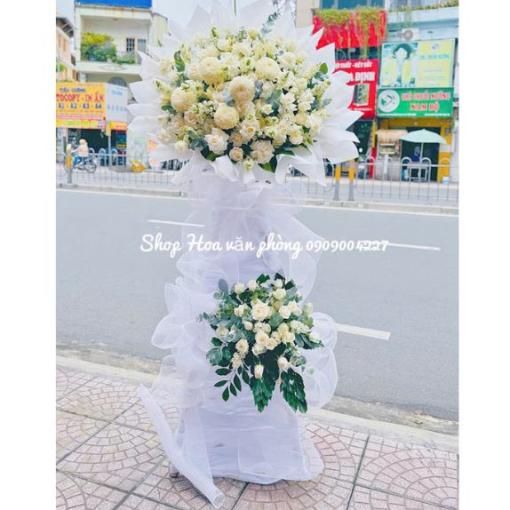 Kệ Hoa Chia Buồn Tone Trắng 