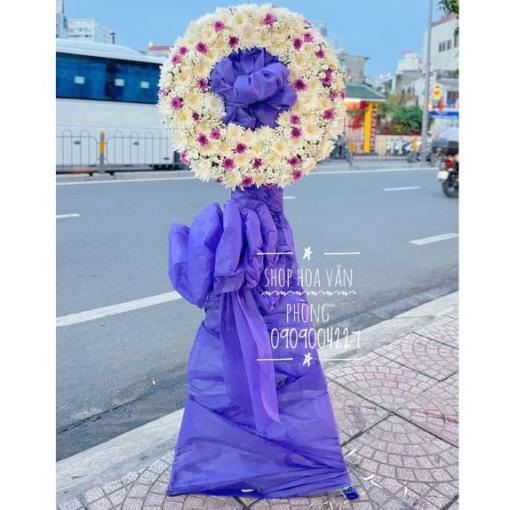 Vòng Hoa Chia Buồn Cúc Trắng Tím