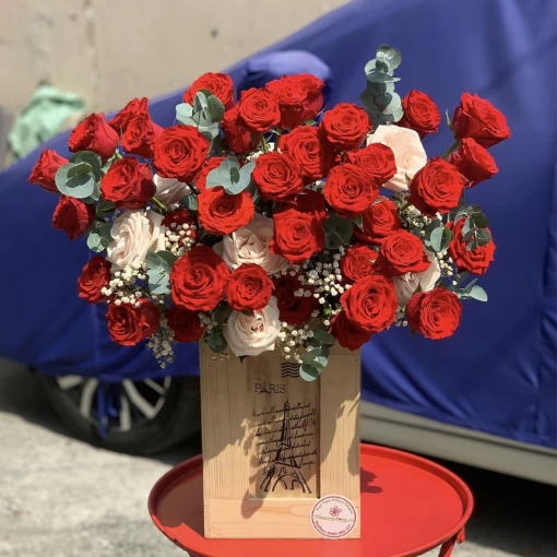 Hộp Hoa Sinh Nhật Đỏ Paris Sang Trọng
