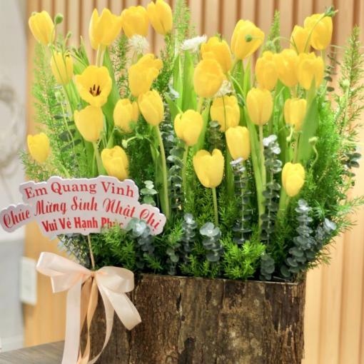 Hộp Gỗ Hoa Tulip Vàng Gửi Trao Hạnh Phúc