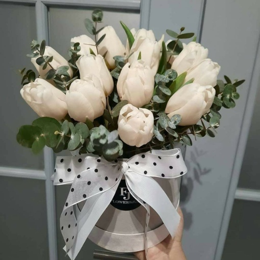 Hộp Hoa Tulip Trắng Thanh Lịch