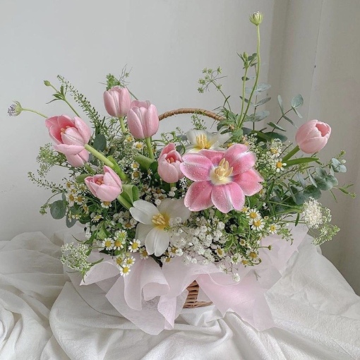 Giỏ Hoa Tulip Hồng Món Quà Dịu Dàng