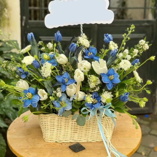 Giỏ Hoa Tulip Xanh Trắng Vẻ Đẹp Thanh Lịch