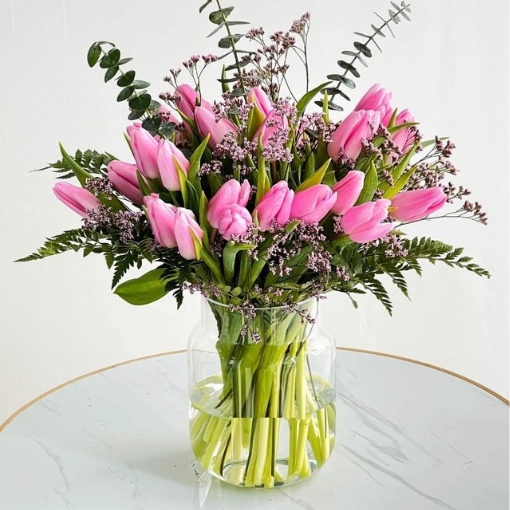 Bình Hoa Tulip Hồng Đầy Sức Sống