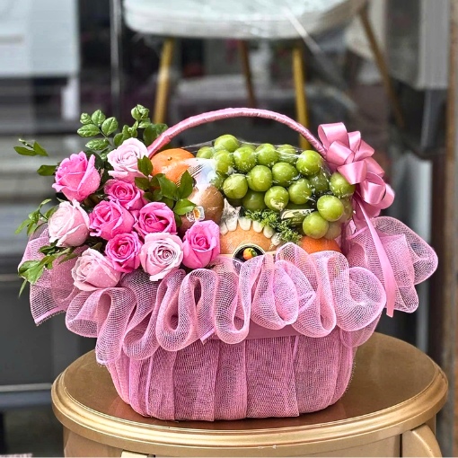 Giỏ Trái Cây Kèm Hoa Tươi Hồng Phúc Ngọt Ngào