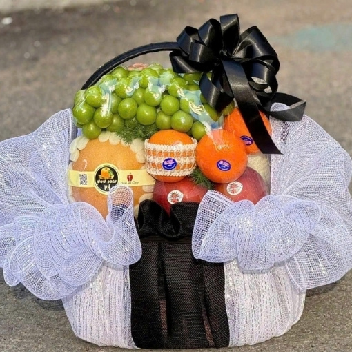 Giỏ Trái Cây Tươi Làm Quà Tặng Thanh Lịch Bình An