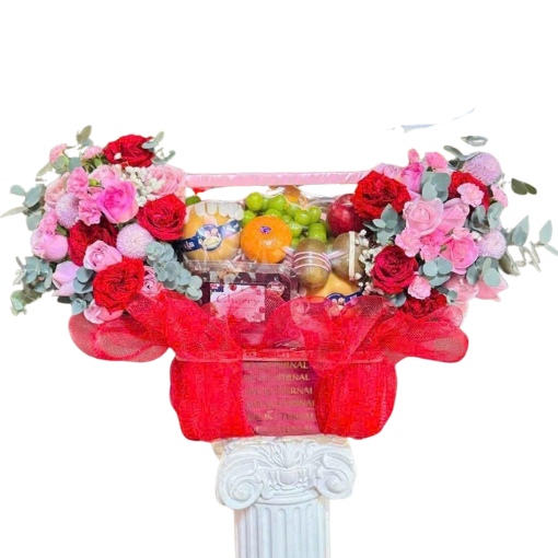 Giỏ Trái Cây Kèm Hoa Tươi Sinh Nhật Đáng Yêu