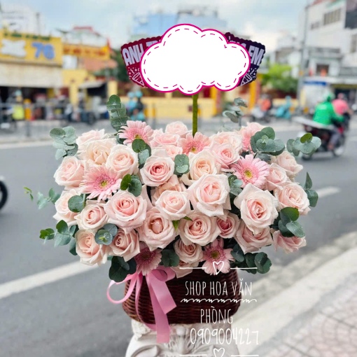 Giỏ Hoa Sinh Nhật Hồng Kem Dịu Dàng