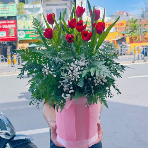Hộp Hoa Tulip Đỏ Nồng Nàn Yêu Thương