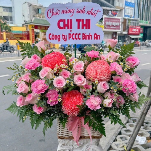Giỏ Hoa Sinh Nhật Rạng Rỡ Yêu Thương