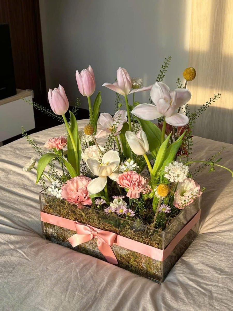 Mẫu hộp hoa Tulip của Shop Hoa Văn Phòng